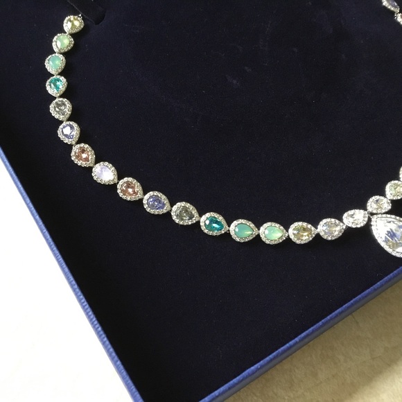 Caption All-Around Necklace - Picture 8 of 13